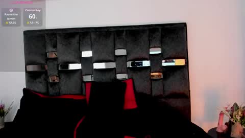 Snapshot of sussysunny_ chatting on November 3, 2025, 7:37 pm Sussy Sunny online show from November 3, 2025, 7:37 pm