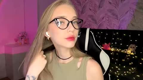 Jessica online show from December 3, 2025, 7:23 pm