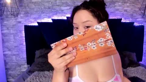 suxan_white online show from April 23, 2026, 9:28 pm