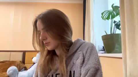 Emila online show from April 16, 2026, 7:53 am