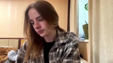 Emila online show from April 20, 2026, 7:33 am