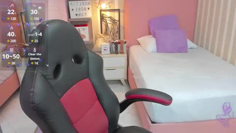 S U Z E T  online show from February 10, 2025, 7:28 pm