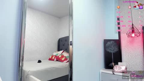 S U Z E T  online show from December 17, 2025, 7:31 pm