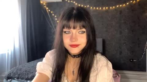 EmilySuonn online show from May 7, 2026, 5:35 am