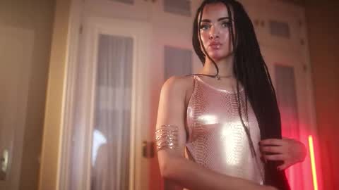 suzysuza online show from November 3, 2025, 4:08 pm