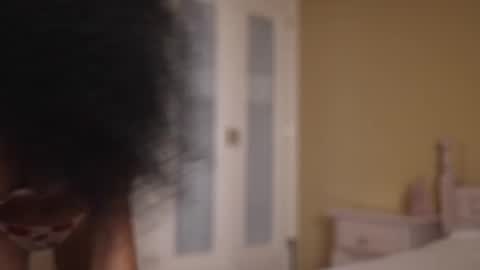 suzysuza online show from December 1, 2025, 11:59 am