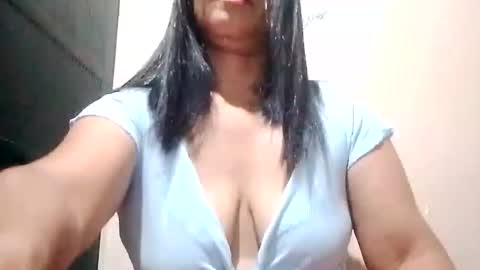 suzzie_hot online show from September 19, 2025, 7:58 pm