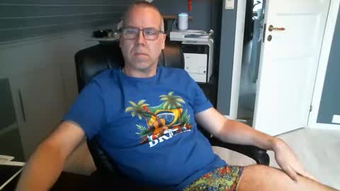 Snapshot of sverige1980 chatting on March 22, 2026, 8:51 am Tom online show from March 22, 2026, 8:51 am