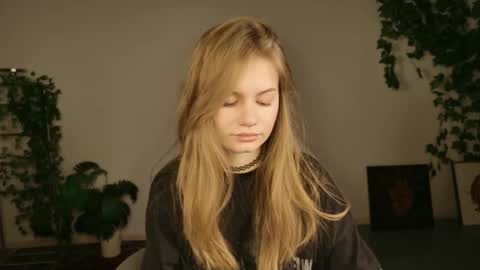 Eva online show from November 25, 2025, 5:40 am