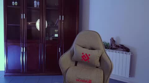 Eva online show from November 30, 2025, 5:11 am