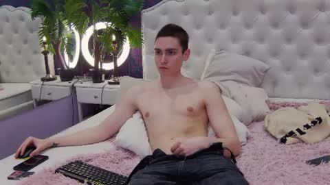 Snapshot of swag_owner chatting on June 19, 2026, 12:59 am swag_owner online show from June 19, 2026, 12:59 am