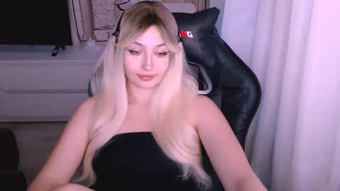 Kate online show from December 4, 2025, 2:54 am