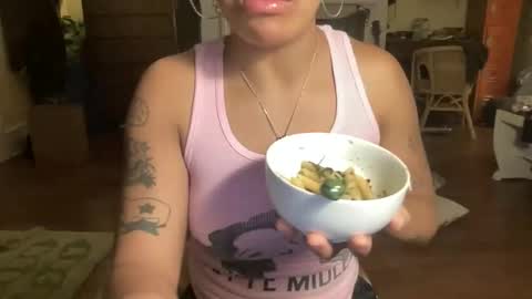 Snapshot of sweeetg1rl chatting on January 16, 2026, 12:36 am june online show from January 16, 2026, 12:36 am