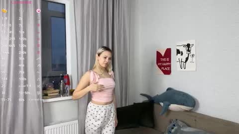 Chloe online show from March 5, 2026, 3:08 pm