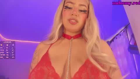 Nahomy online show from May 8, 2026, 3:06 pm
