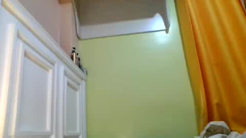 sweet52537 online show from March 12, 2026, 10:05 pm