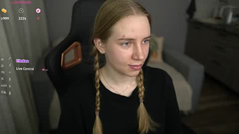 Snapshot of sweet__michelle chatting on May 22, 2026, 5:51 pm Michelle online show from May 22, 2026, 5:51 pm
