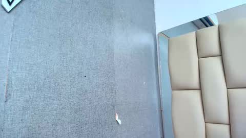 Amye  online show from September 18, 2025, 7:05 pm