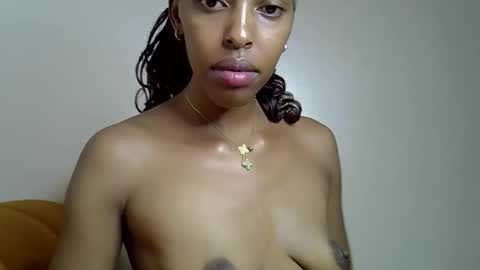 sweet_ashanny online show from April 19, 2026, 8:35 am