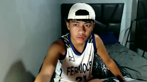 sweet_asinkurt online show from April 15, 2026, 10:22 am