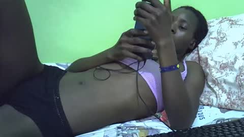 Snapshot of sweet_candie01 chatting on September 17, 2025, 7:59 pm sweet_candie01 online show from September 17, 2025, 7:59 pm