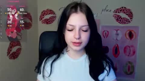 Snapshot of sweet_cherryg chatting on April 26, 2026, 6:22 am Ivy online show from April 26, 2026, 6:22 am