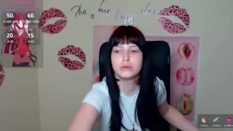 Snapshot of sweet_cherryg chatting on May 25, 2026, 6:19 am Ivy online show from May 25, 2026, 6:19 am