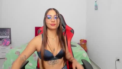 sweet_coral_ online show from February 3, 2026, 4:32 am