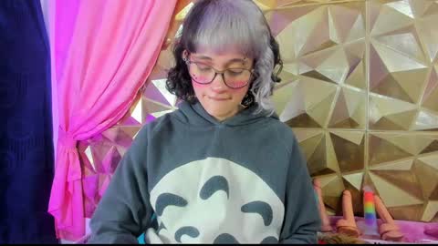  emmili  online show from January 20, 2025, 3:07 pm