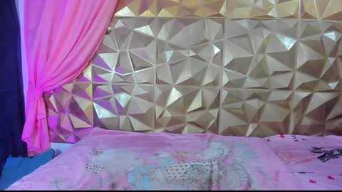  emmili  online show from January 21, 2025, 6:12 pm