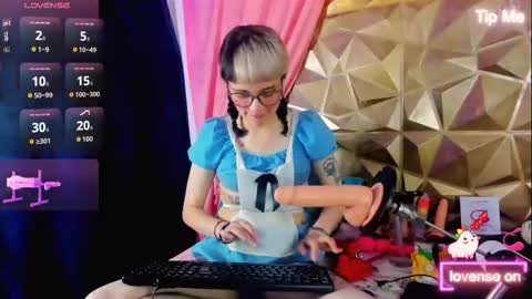  emmili  online show from October 2, 2025, 12:45 pm