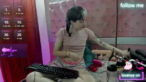  emmili  online show from November 14, 2025, 12:15 pm