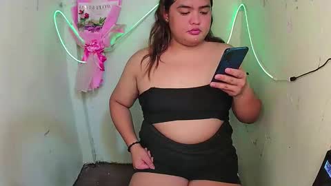 sweet_frex123 online show from October 13, 2025, 3:12 pm