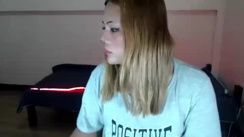 sophia daisy  online show from October 19, 2025, 8:48 am