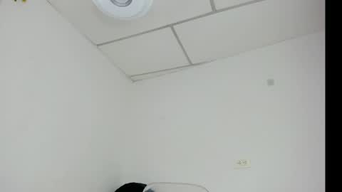 Snapshot of sweet_litle chatting on April 24, 2026, 9:06 pm sweet_litle online show from April 24, 2026, 9:06 pm