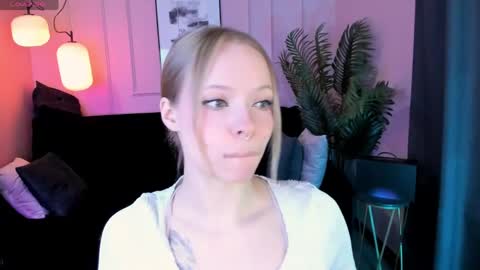 Snapshot of sweet_lucile chatting on April 24, 2026, 6:38 am Lucy online show from April 24, 2026, 6:38 am