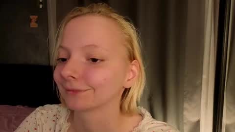 Snapshot of sweet_lynx chatting on June 27, 2026, 6:46 pm Lana online show from June 27, 2026, 6:46 pm