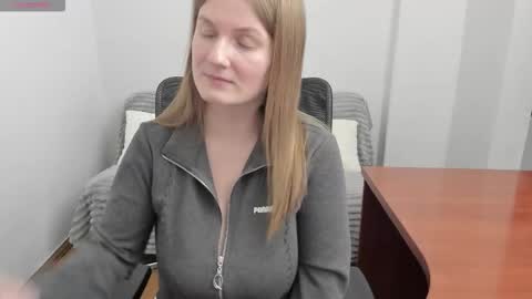 Mila online show from March 6, 2026, 6:37 pm