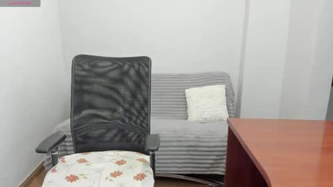 Mila online show from April 5, 2026, 3:31 pm