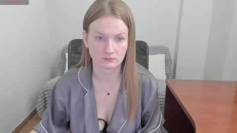 Mila online show from April 21, 2026, 2:15 am