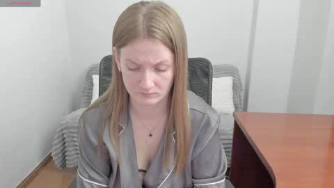 Mila online show from April 21, 2026, 2:51 am