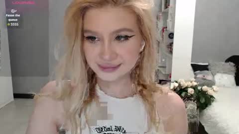 sweet_nicole_333 online show from October 11, 2025, 8:57 am