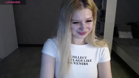 sweet_nicole_333 online show from October 23, 2025, 11:31 am