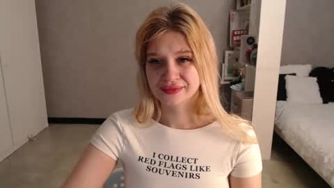 sweet_nicole_333 online show from November 26, 2025, 7:31 am
