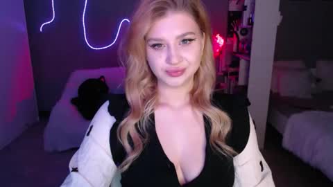 Snapshot of sweet_nicole_333 chatting on May 17, 2026, 3:08 pm sweet_nicole_333 online show from May 17, 2026, 3:08 pm