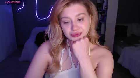 Snapshot of sweet_nicole_333 chatting on May 28, 2026, 10:56 am sweet_nicole_333 online show from May 28, 2026, 10:56 am