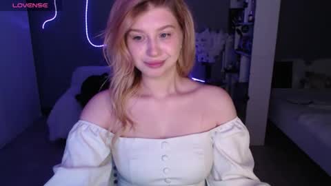 Snapshot of sweet_nicole_333 chatting on May 29, 2026, 11:52 am sweet_nicole_333 online show from May 29, 2026, 11:52 am