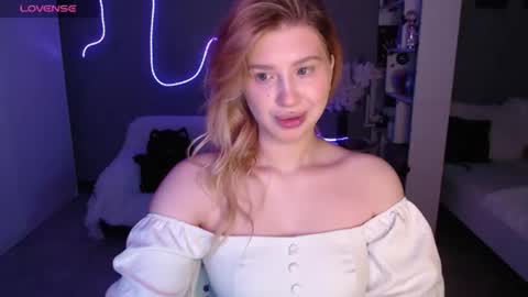 Snapshot of sweet_nicole_333 chatting on June 4, 2026, 10:21 am sweet_nicole_333 online show from June 4, 2026, 10:21 am