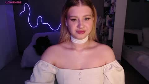 Snapshot of sweet_nicole_333 chatting on June 13, 2026, 9:18 am sweet_nicole_333 online show from June 13, 2026, 9:18 am