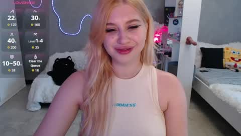 Snapshot of sweet_nicole_333 chatting on August 5, 2026, 11:13 am sweet_nicole_333 online show from August 5, 2026, 11:13 am